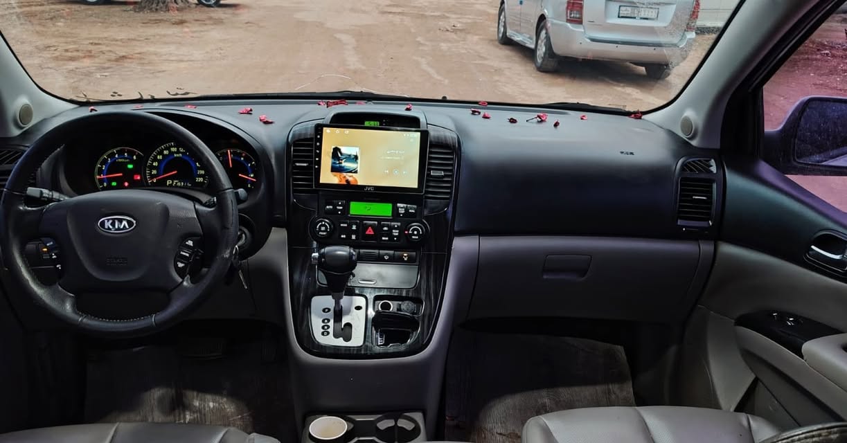 كيا كرنفال 2012 - صورة 2