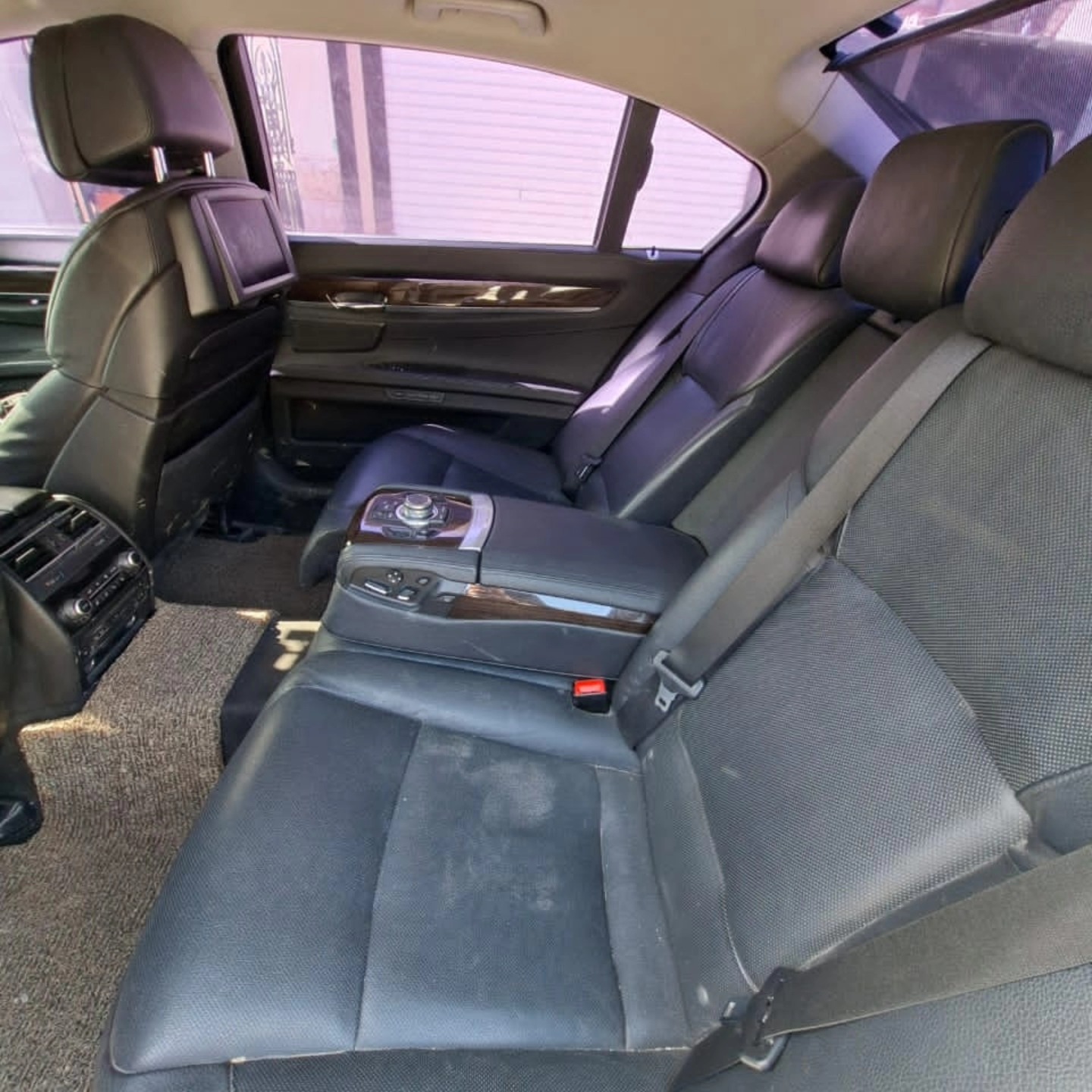 بي ام دبليو 750li 2011 - صورة 4