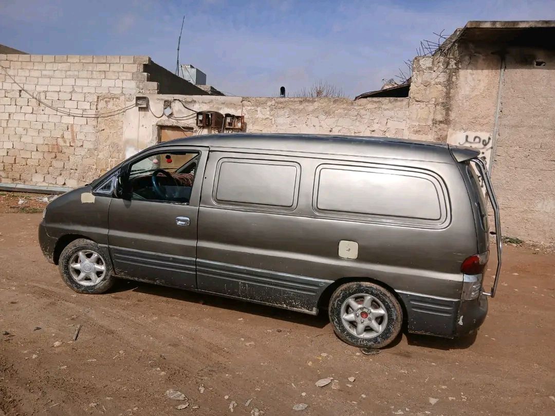 هيونداي ستاركس 1999 - صورة 2