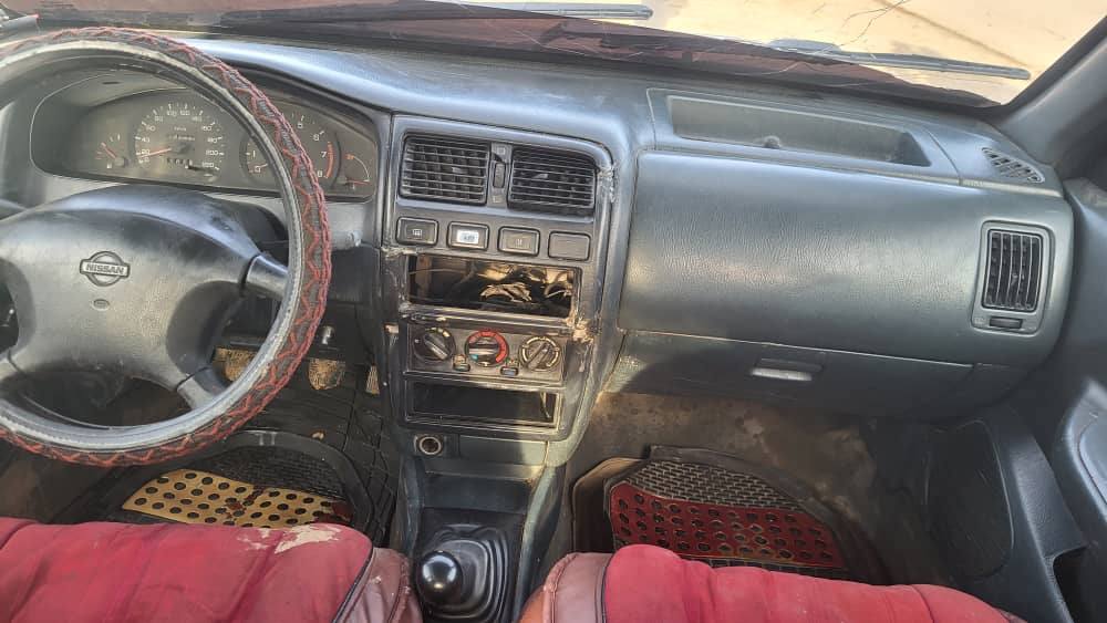 نيسان تكسي 2000 - صورة 1