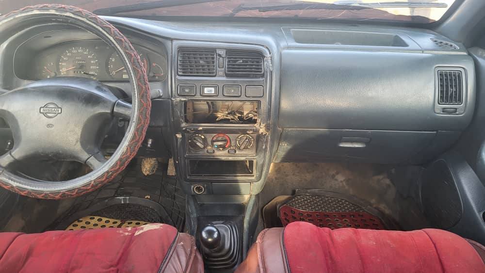 نيسان تكسي 2000 - صورة 2