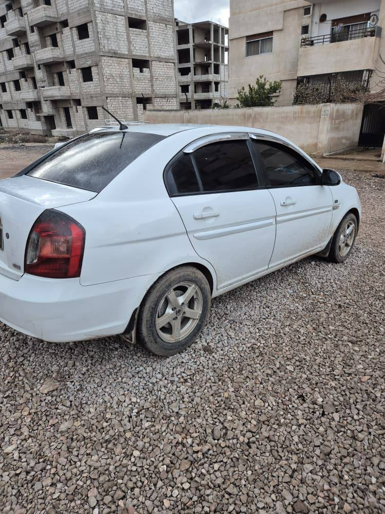 هيونداي فيرنا 2007 - صورة 4