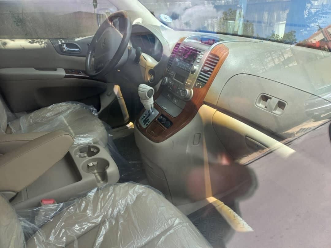 كيا كرنفال 2007 - صورة 4