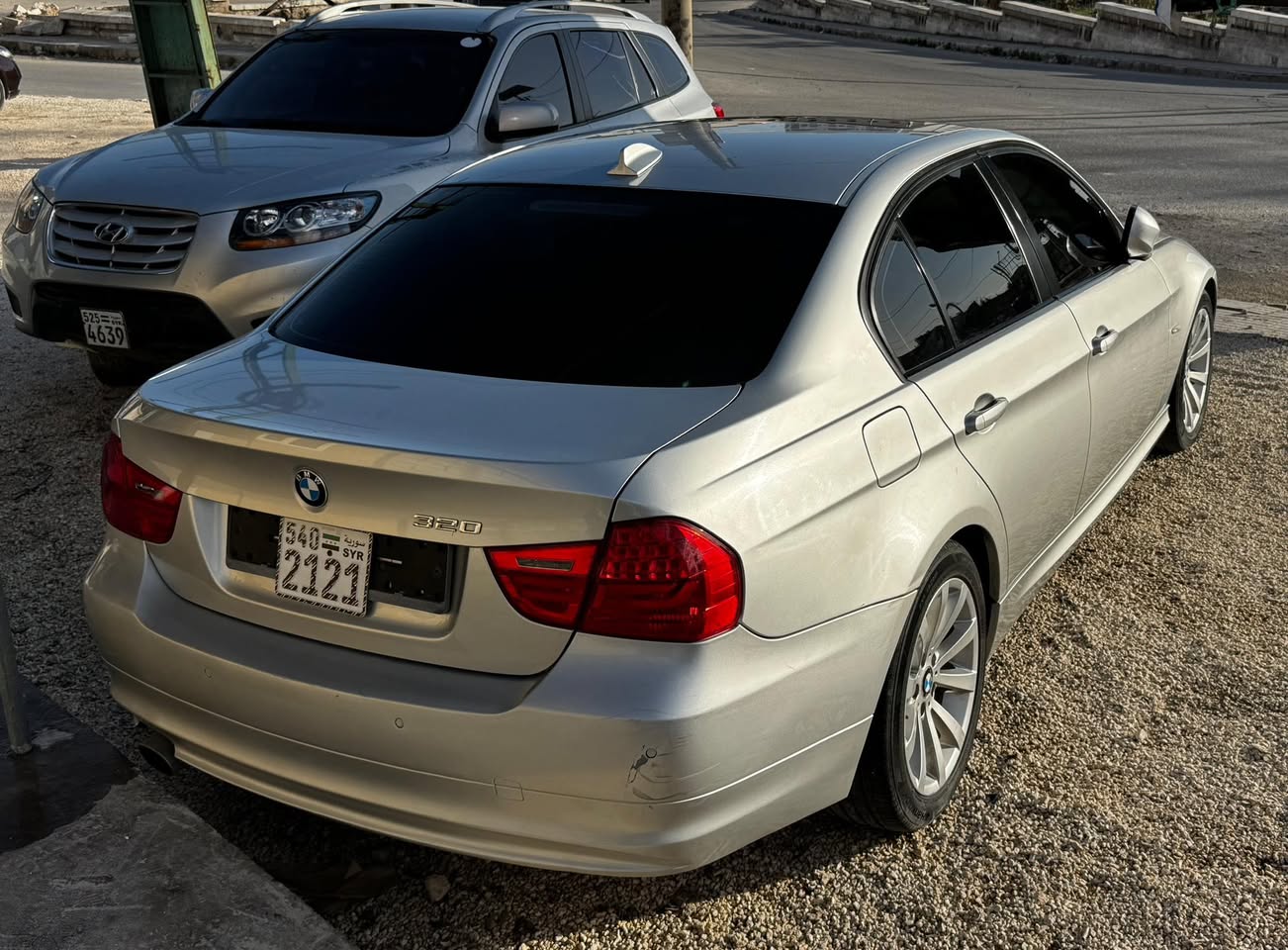 بي إم دبليو 320 2011 - صورة 1