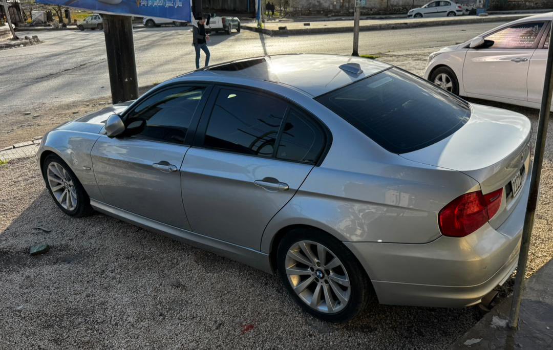 بي إم دبليو 320 2011 - صورة 4