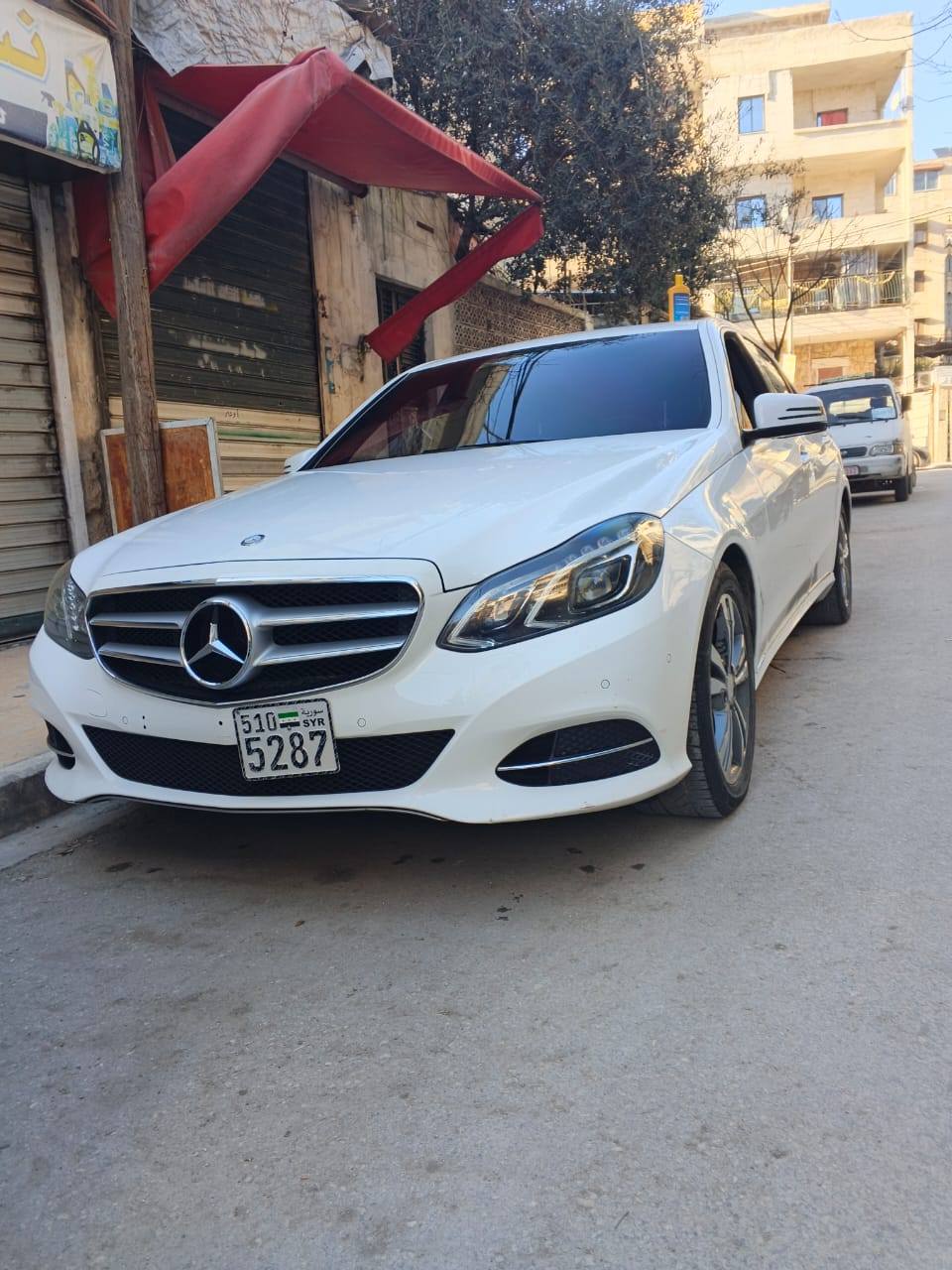 مرسيدس-بنز E220 2015 - صورة 1