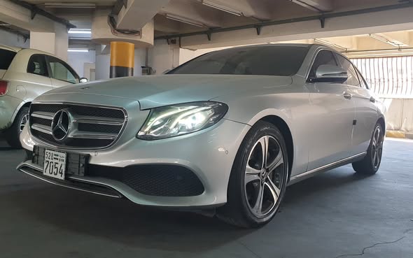 Mercedes-Benz E300 2019 - صورة 1