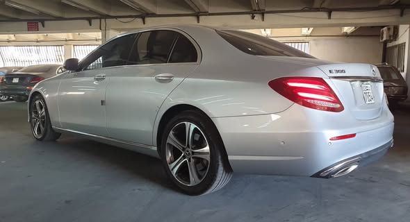 Mercedes-Benz E300 2019 - صورة 3