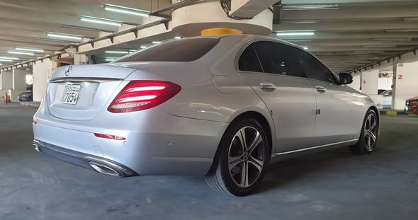 Mercedes-Benz E300 2019 - صورة 4