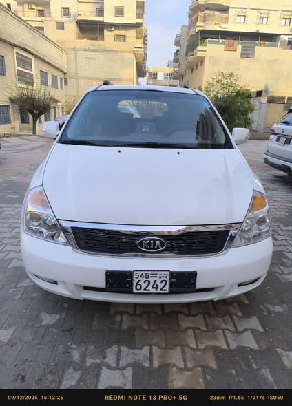 كيا كرنفال 2012 - صورة 1