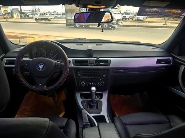 BMW 320 2011 - صورة 2