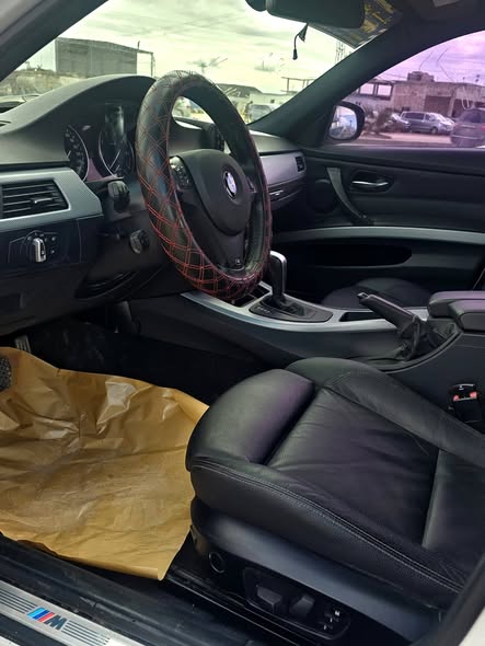 BMW 320 2011 - صورة 5