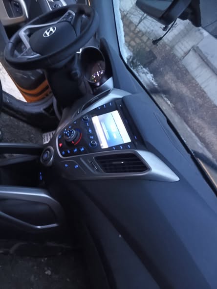 هيونداي فيلوستر 2012 - صورة 3