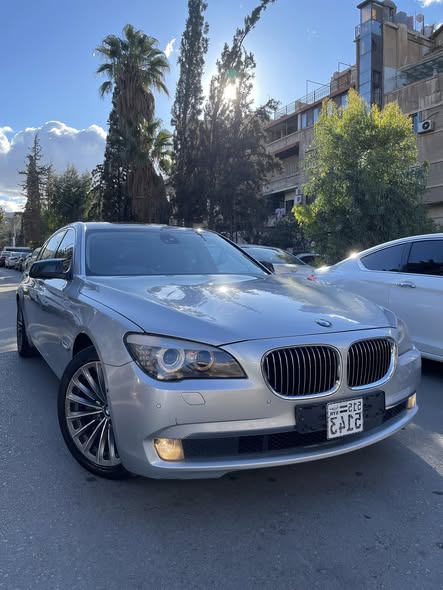 BMW 750 2012 - صورة 3