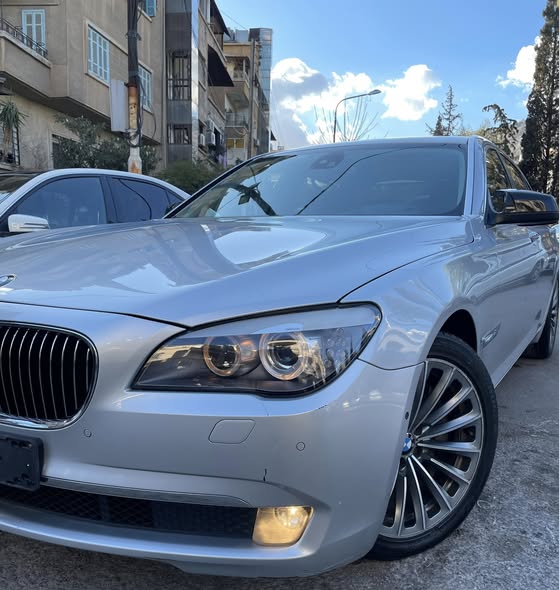 BMW 750 2012 - صورة 4