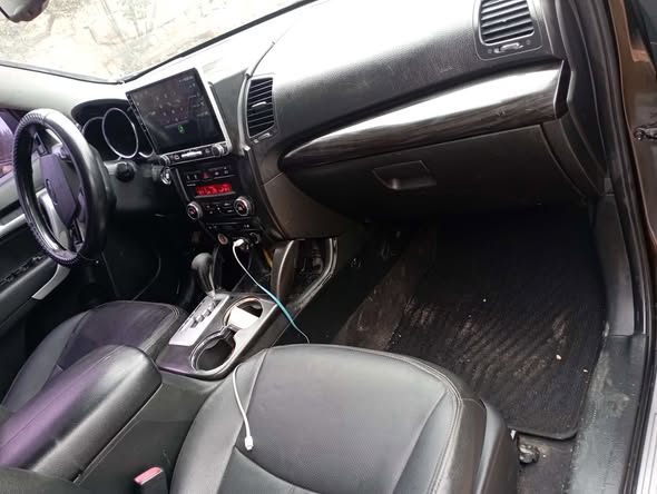 كيا سيرنتو 2010 - صورة 3