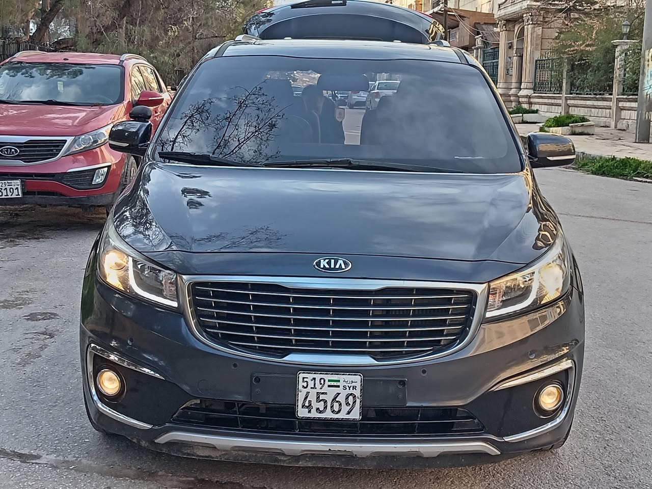 كيا كارنافال 2015 - صورة 1