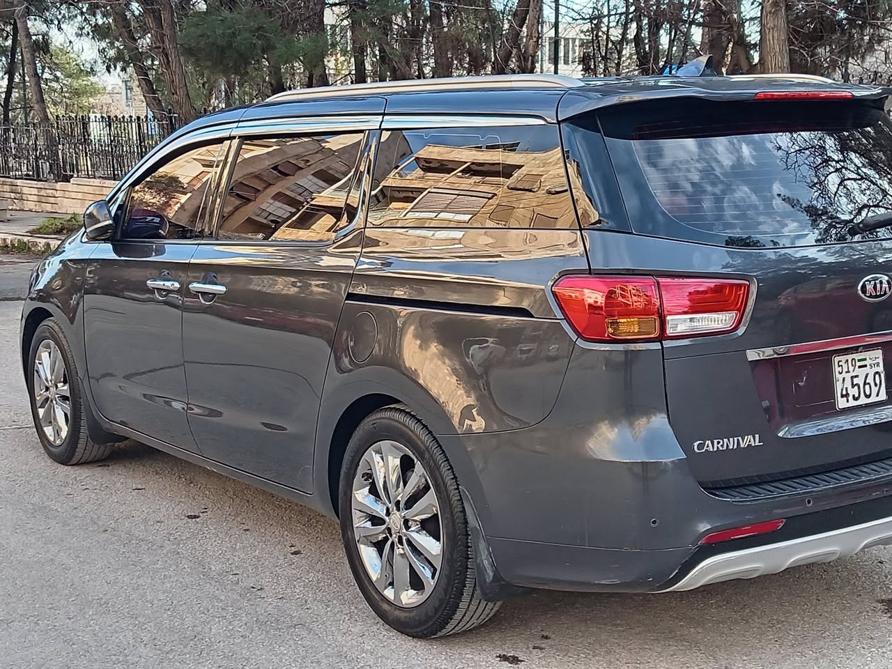 كيا كارنافال 2015 - صورة 2
