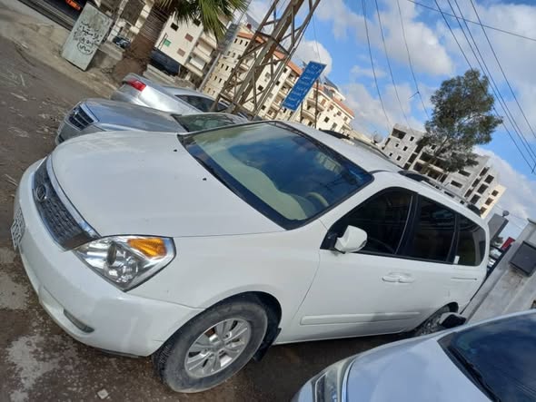 كيا كرنفال 2011 - صورة 1