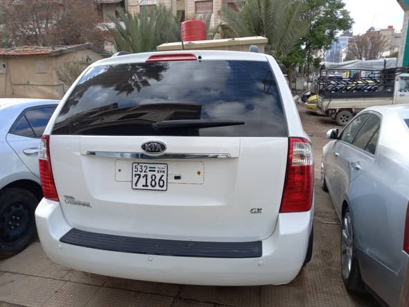 كيا كرنفال 2011 - صورة 5