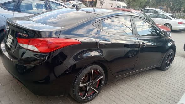 هيونداي أفانتي 2012 - صورة 3