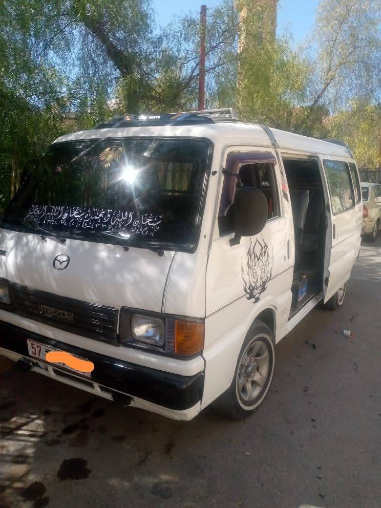 مازدا 95 1995 - صورة 1