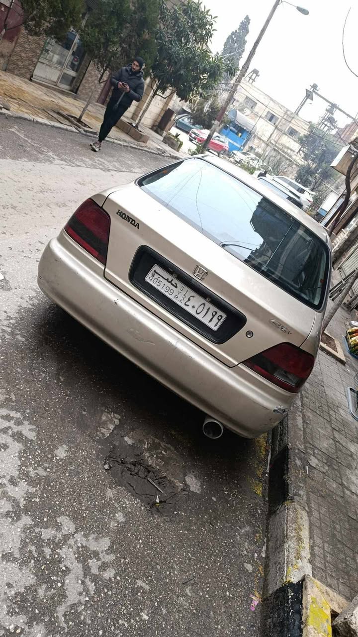 هوندا لاستي 2001 - صورة 1