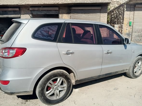 هيونداي سانتافي 2011 - صورة 2