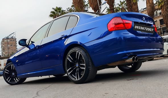BMW 323i 2011 - صورة 2