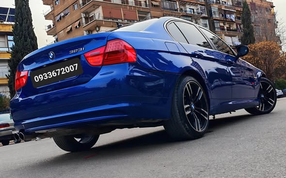 BMW 323i 2011 - صورة 3