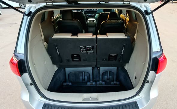 كيا سيدونا 2017 - صورة 4