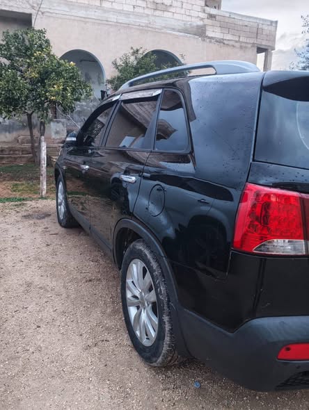 كيا سورينتو 2011 - صورة 2