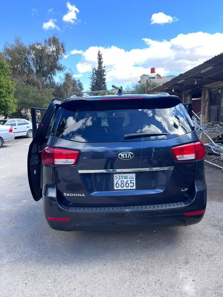 كيا سيدونا 2016 - صورة 4