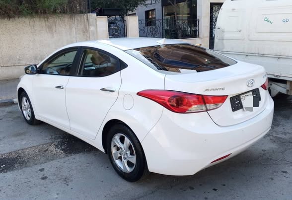 هيونداي أفانتي 2011 - صورة 2