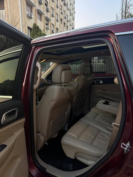 جيب غراند شيروكي 2019 - صورة 2