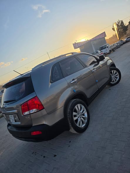 كيا سورينتو 2010 - صورة 4