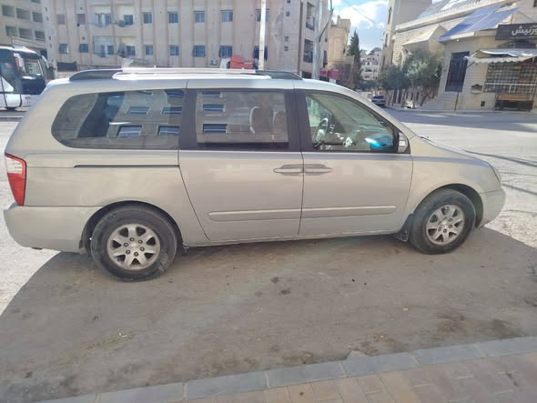 كيا كرنفال 2012 - صورة 2