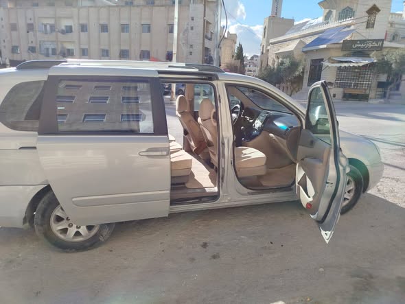 كيا كرنفال 2012 - صورة 5