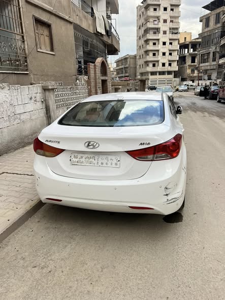 هيونداي أفانتي 2012 - صورة 2