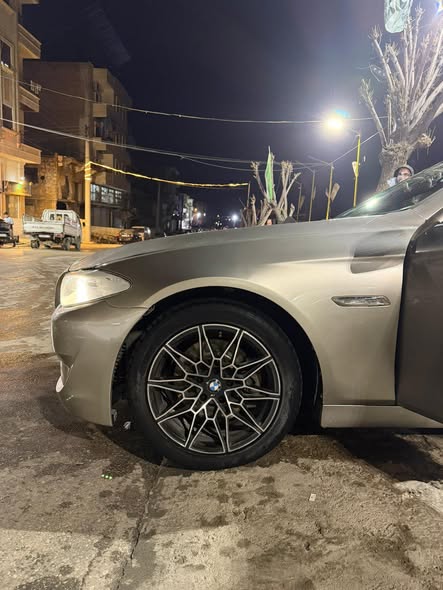 BMW 523i 2011 - صورة 2