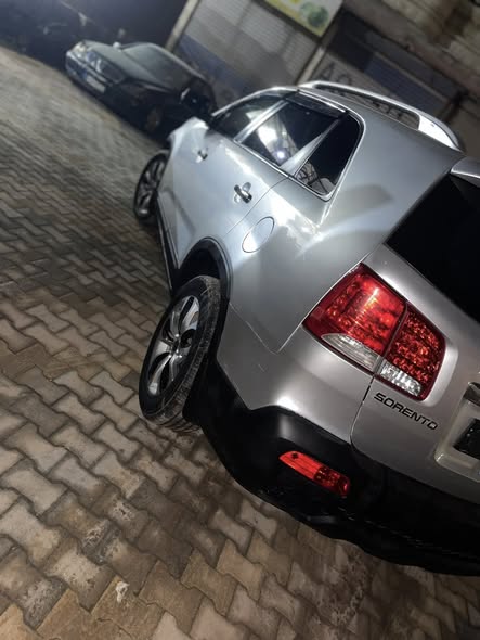 كيا سورينتو 2010 - صورة 5