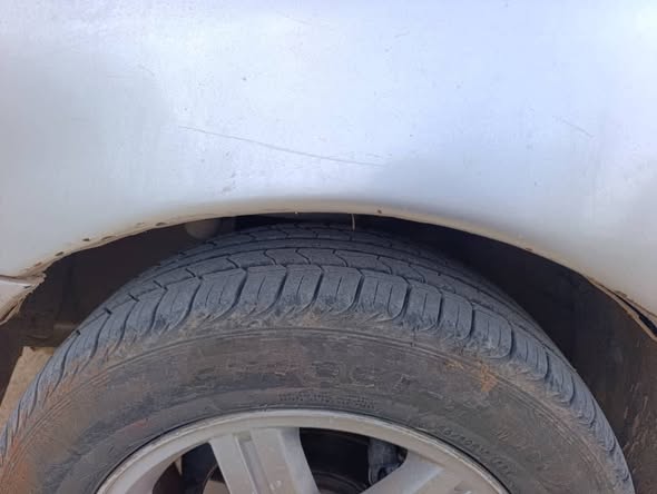 فولكس فوكس 2004 - صورة 3