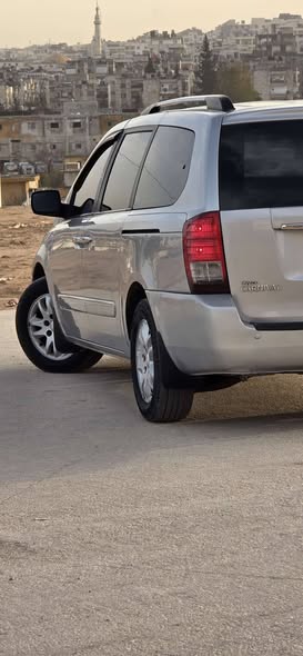 كيا كرنفال 2011 - صورة 2