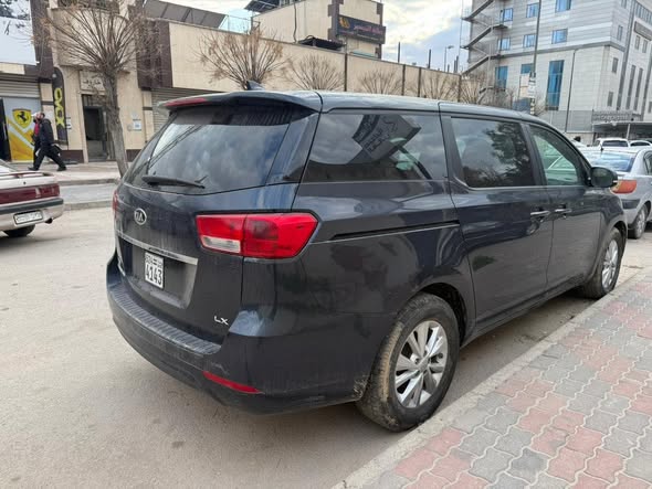 كيا سيدونا 2017 - صورة 5