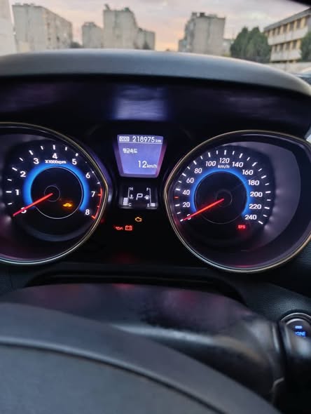 هيونداي ألنترا 2012 - صورة 4