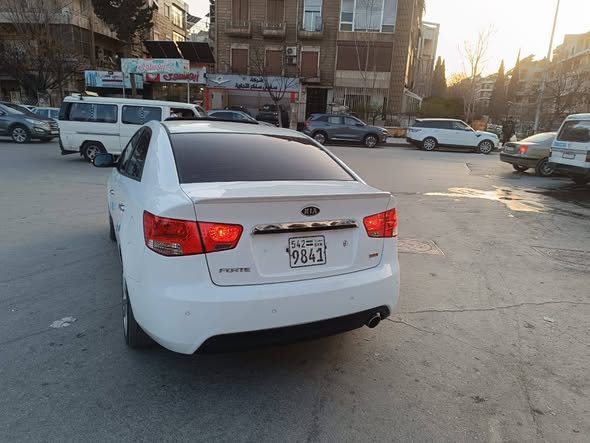 كيا فورتي 2011 - صورة 4