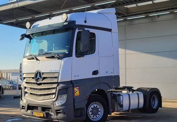 مرسيدس اكتروس 1942 2016 - صورة 1