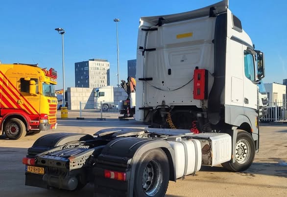 مرسيدس اكتروس 1942 2016 - صورة 2