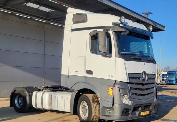 مرسيدس اكتروس 1942 2016 - صورة 3