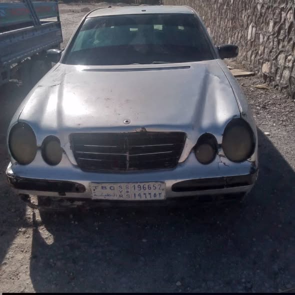 مرسيدس نملة 220 2001 - صورة 2